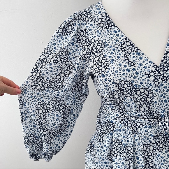 Madewell Blue & White Crinkle Wrap Mini Dress in Quilted Floral Sz 2 - Picture 8 of 16